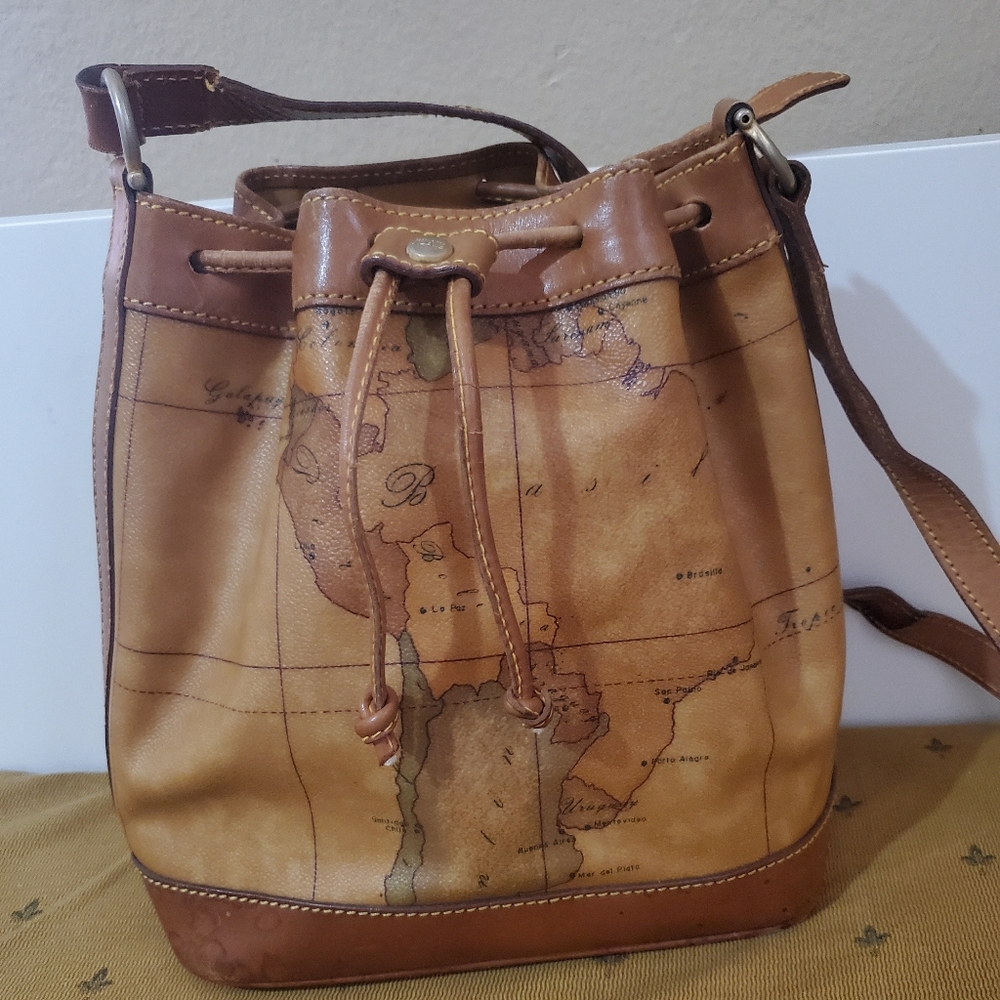 Alviero Martini Prima Classe bodybag